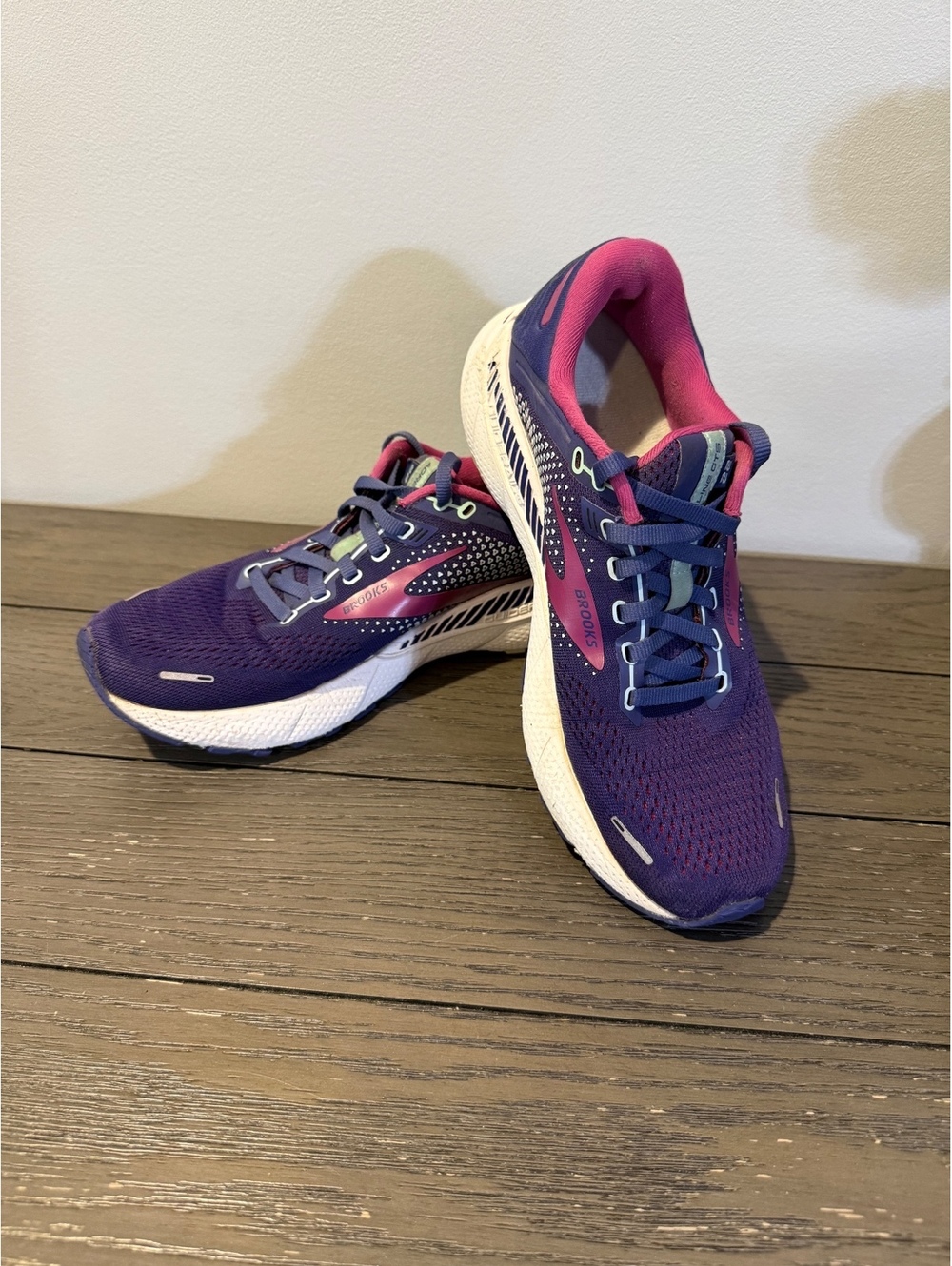 Brooks Adrenaline GTS Running Women’s Shoes Size 8.5